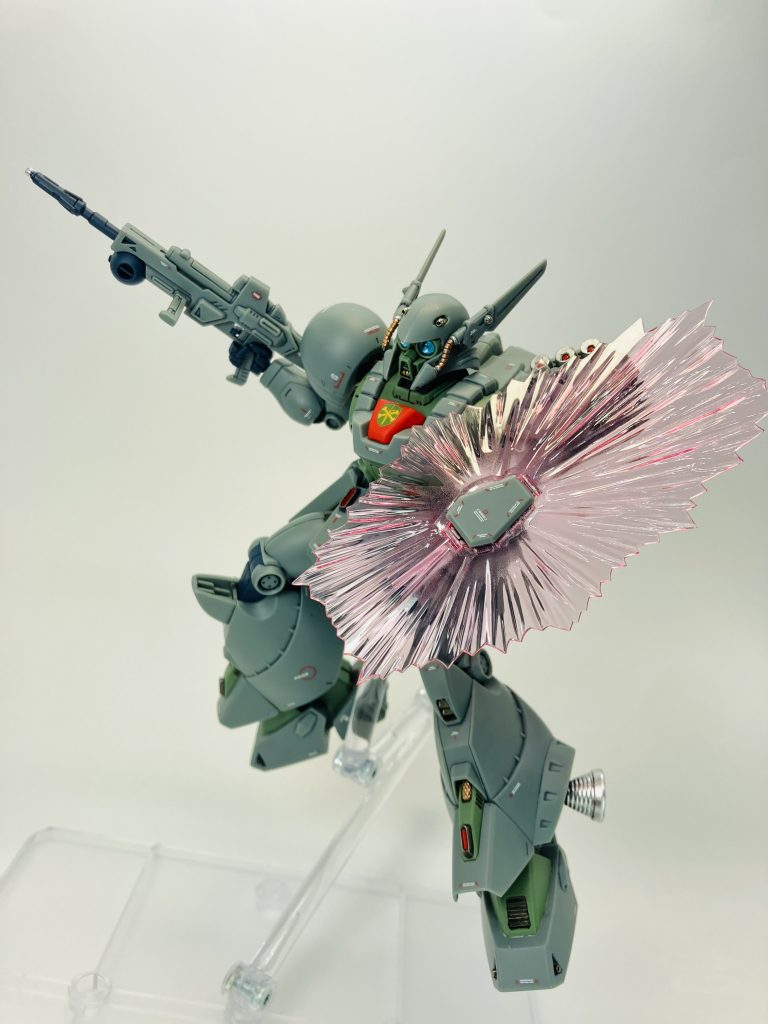 別パーツのマーカー塗装は良いんですが、マスキングテープで保護してトップコートするとガンダムマーカーは剥がれやすい😣　その点、シュナイダーやガーレリのマーカーは食いつきが良い🙆‍♂️