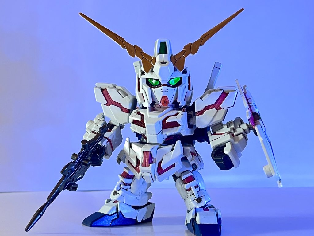 ブラックライトで目を光らせたかったんで、初めて蛍光グリーンとクリアグリーンで塗装してみました