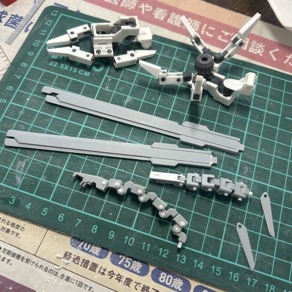 プラ板工作たーのしーなー！