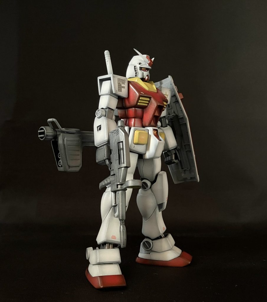 RX-78-2ガンダムのHGはリバイブ前のプロポーションが一番好みです。HGジムと並べて飾るうえでも整合性が一番とれてる気がします。