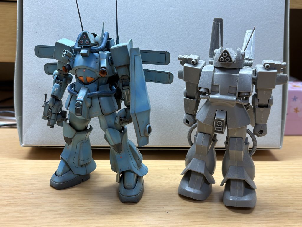 色んなところがプラップラで自立も困難な旧キットザクフリッパーと比較大変かわいらしいキットで大好きです。やっぱりオリジナルには敵わないですね。