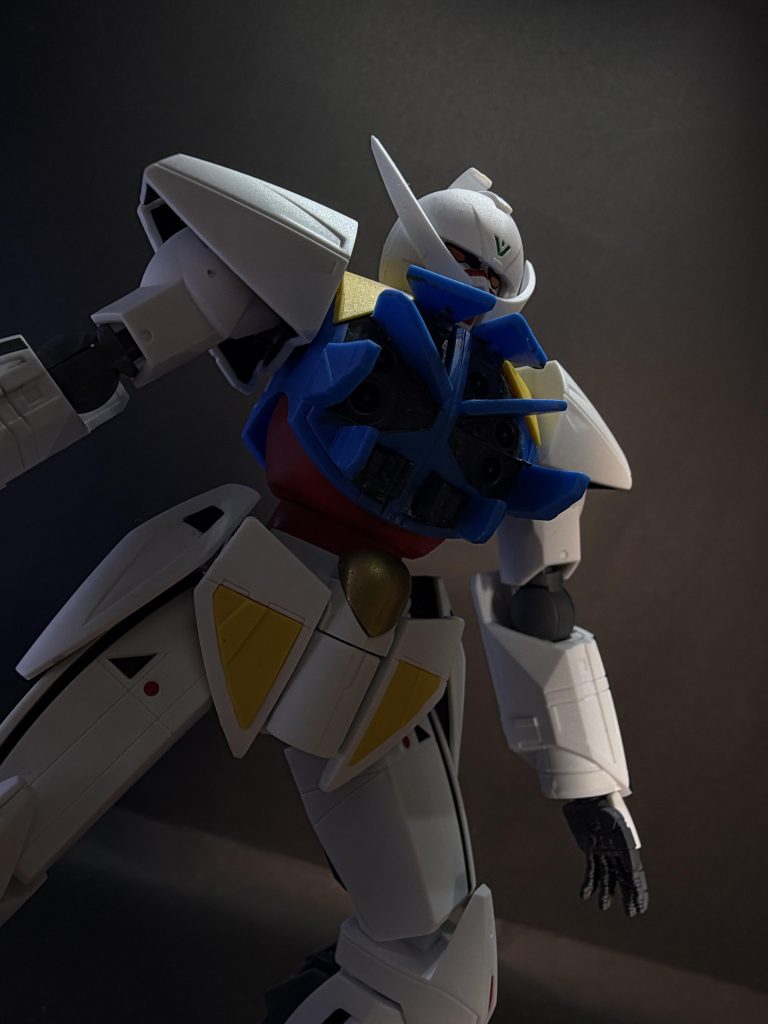 胸部見づらいですね…一応ここも灰色で塗りました。筆塗りです。