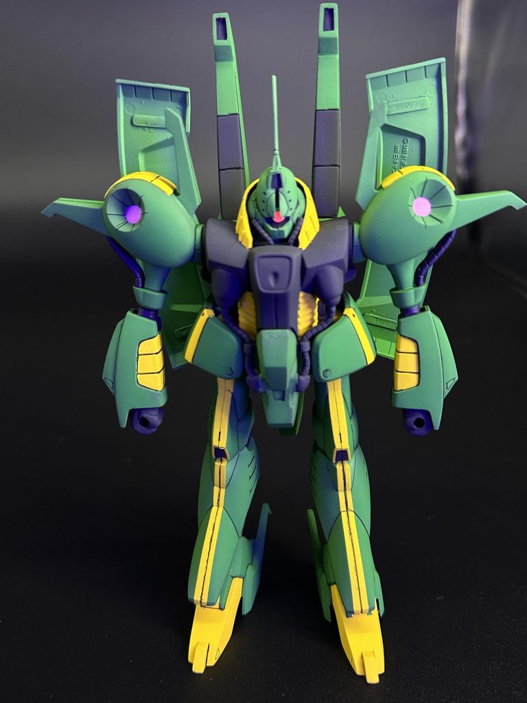 もちろんモノアイにはビコーンパーツ取り付け。今回はハイキューさんのルミドーム使いました。