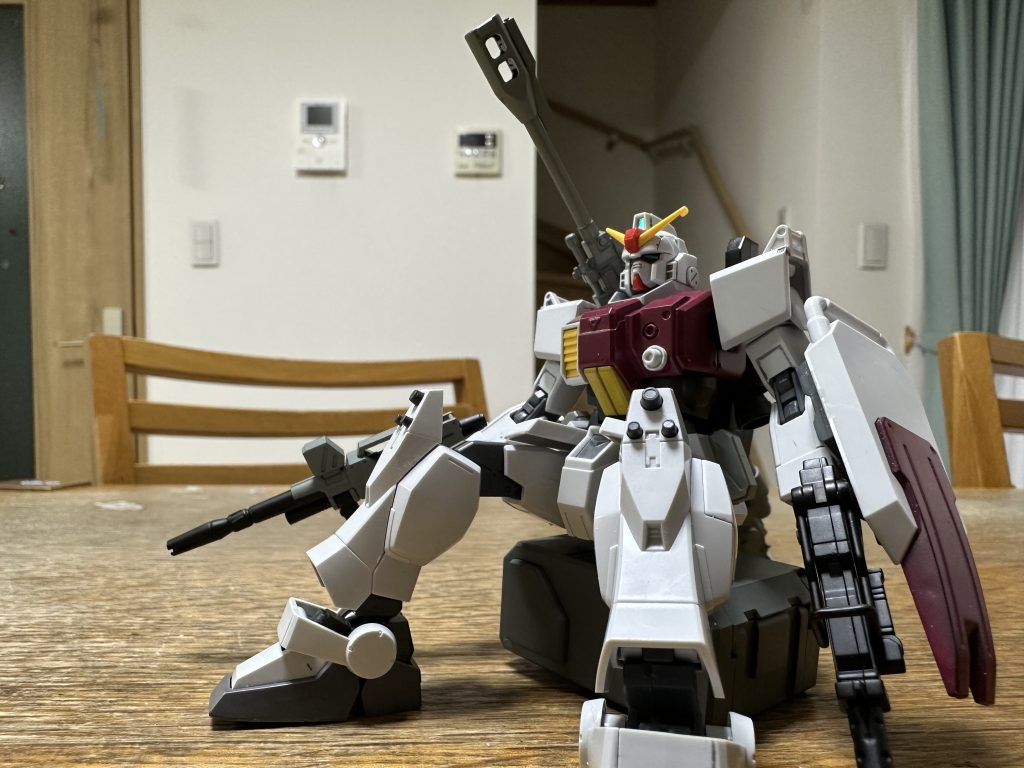 座り方に女性らしさがないですね笑