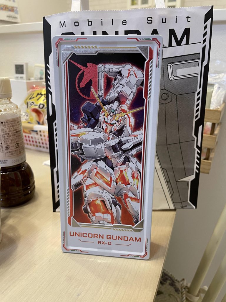 作品名：バレンタイン<p>姪っ子から先月もらったバレンタインのチョコレート 容器は今はニッパーやデザインナイフなど頻繁に使うツールを収納しておくのに活用しています</p>
