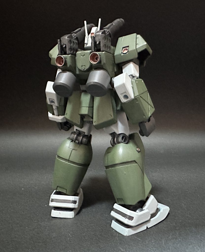 ガンキャノンもなのですが、手持ち武器がない方がより重装甲な雰囲気が出るような気がします。