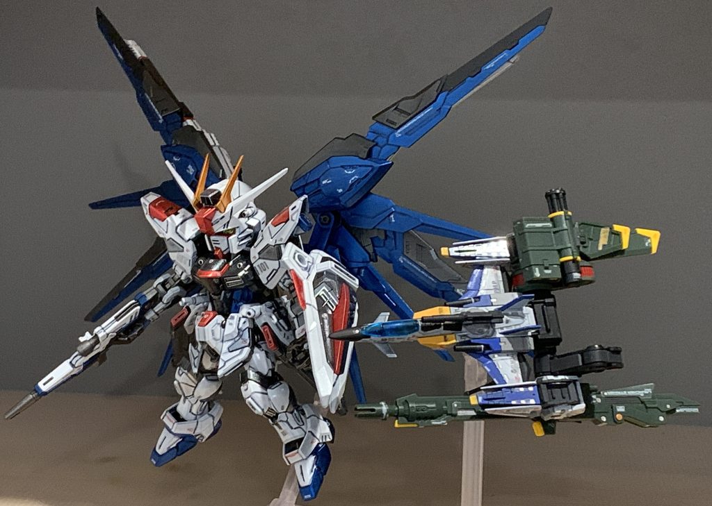 フリーダムと一緒に。作った理由としては「舞い降りる剣」ジオラマを作ろうと思っていて、その飾りの為に探して購入。ジオラマ完成したらまた投稿したいと思ってます。