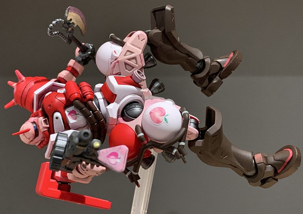 桃のシールはアマゾンで見つけたネイルシールを貼っています。