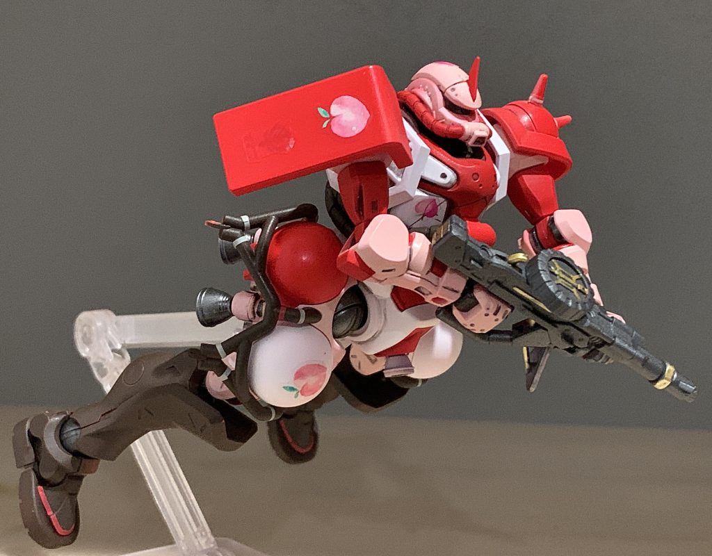 塗装レシピ白部:ピンクサフ→アルティメットホワイト黒部:下地なし→スターブライトアイアンピンク部:ピンクサフ→ノーツフレッシュピンク赤部:ピンクサフ→ハマーンレッド茶部:ピンクサフ→レッドブラウン武器:ガンメタサフ武器の細かい金:ガンダムマーカー イエローゴールド