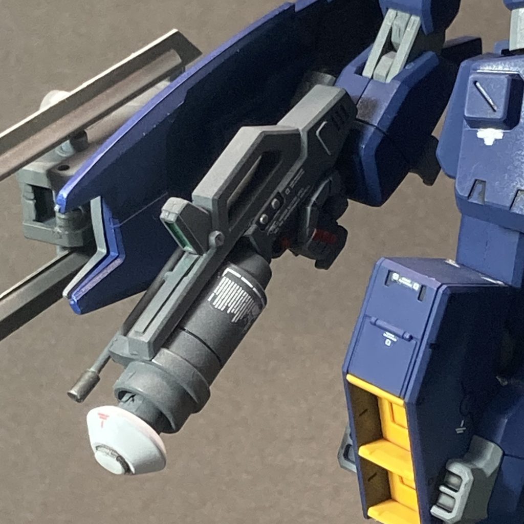 有線誘導式センサー／カメラ各種センサー、光学式カメラ等を複合させた先端部分を射出し、有線で誘導して索敵や情報収集に活用する。