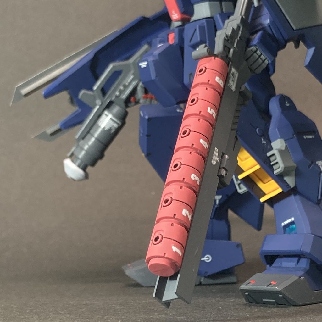 電子戦ポッドランチャー6機の電子戦ポッド（赤い部分）を宇宙空間にばら撒くためのランチャー。各ポッドは、宙域に留まり、敵のレーダーの無力化、敵のミサイル誘導の妨害、敵の通信の妨害・傍受、各種データ収集などに用いられる。