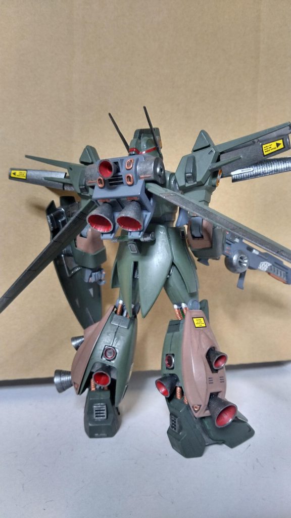 10年前程に作ったキット。筆塗り、無改造。バランス、プロポーション共に設定どうりで、各部バーニヤが運動性の良さをアピールしてます。劇中味方になる展開(出たな！富野イズム)もアピール高し。