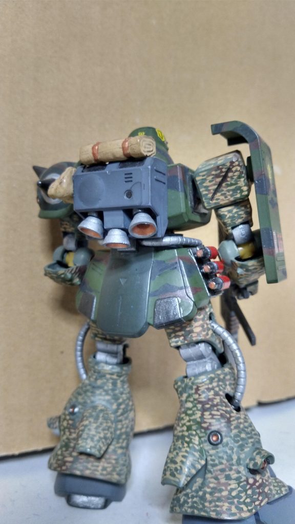 古いキットですが、ポリキャップ使用、選べる頭部など当時としては革新的。スタイルはHGと比べるとややズングリしてますが、設定画には忠実かと。頭部がもう少しシャープなら完璧でした。バーニヤは他のアクセサリーパーツを使うか、薄く削ると良かったんですが。旧キットの課題ですね。