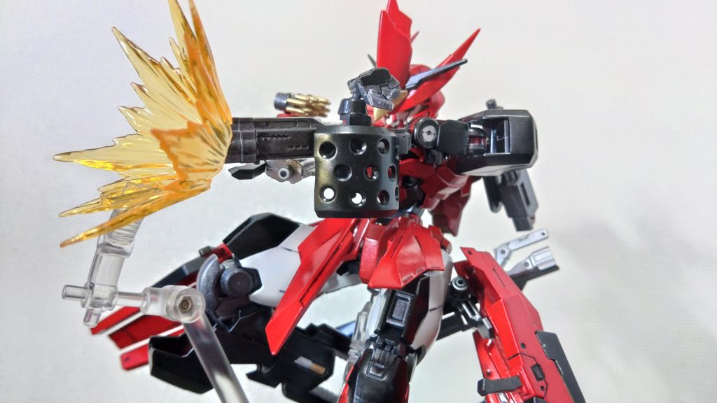 威力はあまりないが初見殺しの隠し武器として使われている。元ネタであるヴァッシュの義手を参考にジャンクパーツを組み合わせて作ってみました。