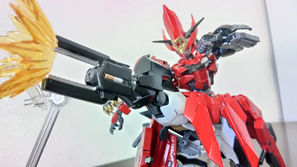 「ライトレールガン・リベンジャー」失った右脚の代わりに取り付けられたレールガン。脚に取り付けられたレールガンではまともな射撃ができないため、標的に蹴り技をあたえたと同時に弾丸を撃ちこむことにより威力を底上げしている。乱戦時には牽制で使用されることもある。