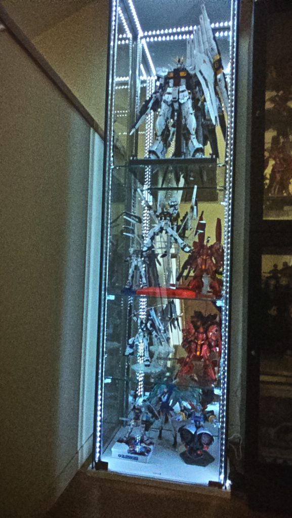 作品名：美酒<p>自己満足だけど、このガラスケースの前で 談話しながら酒飲めるのかも… 柿ぴーと芋焼酎用意するわ！</p>
