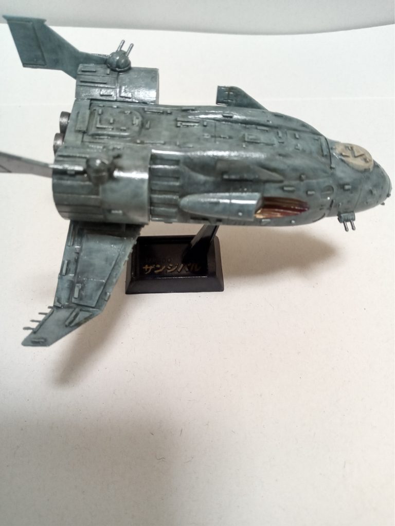 ザンジバルはプラ板でディテール追加、水性ホビーでの筆塗りを行っています。台座にセットできるようにマグネットを仕込んでいるので取外しは出来ます。