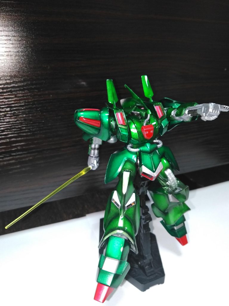 この後、デカールを貼りたいのですが、だいたい失敗するので、貼る前に一度投稿することにしました。ホントに貼るかは未定ですが。