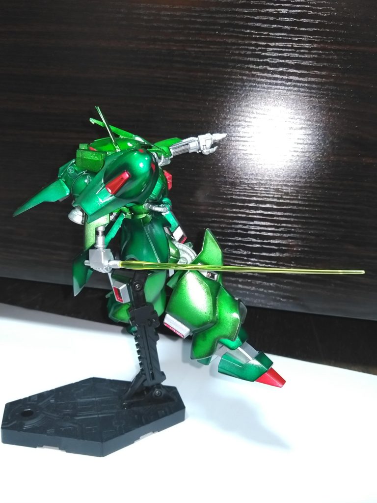 ストロボの光で、指先から何かしらが放たれてるようになりました(笑)