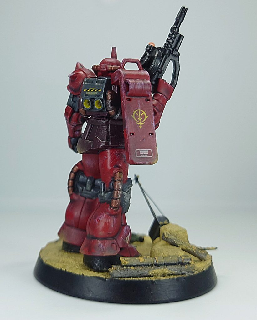 初めて見たガンダムが「逆襲のシャア」だったせいか子供の頃から「 赤い彗星なのに何でピンクなんだろう」と思っていたのでイメージに任せて赤く塗りました。