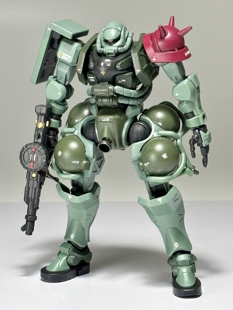 これも軍警ザクではなく、通常のジークアクス版ザク(GQザク)で作ってみました。