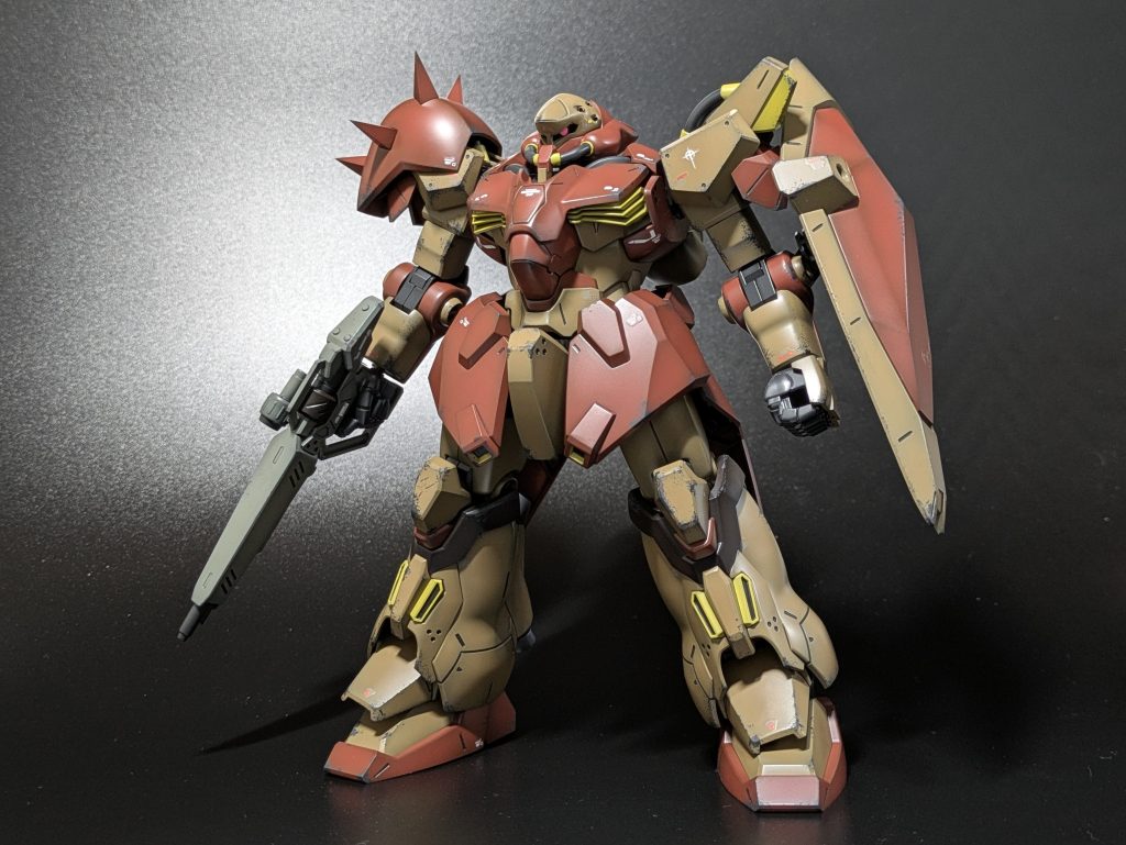 つや消し寄りの半光沢で仕上げております。軽くチッピングしておきました。