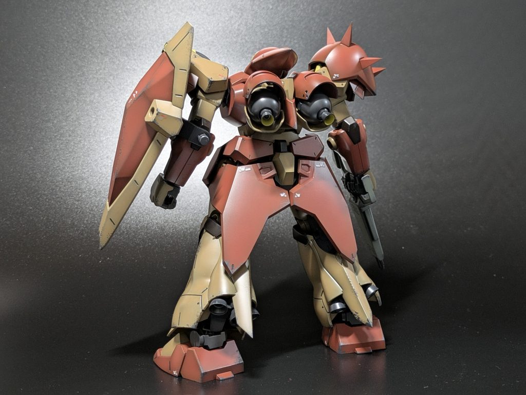 こういう縦にも横にもデカい機体は完成時の満足感がすごいです。工作はバルカン砲口の別パーツ化とスパイク等のシャープ化といった定番どころのみです。前腕裏の合わせ目は見なかったことにしました。&nbsp;