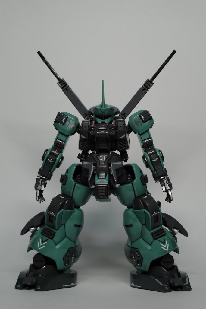 ぱっと見丸腰で弱そうですが、