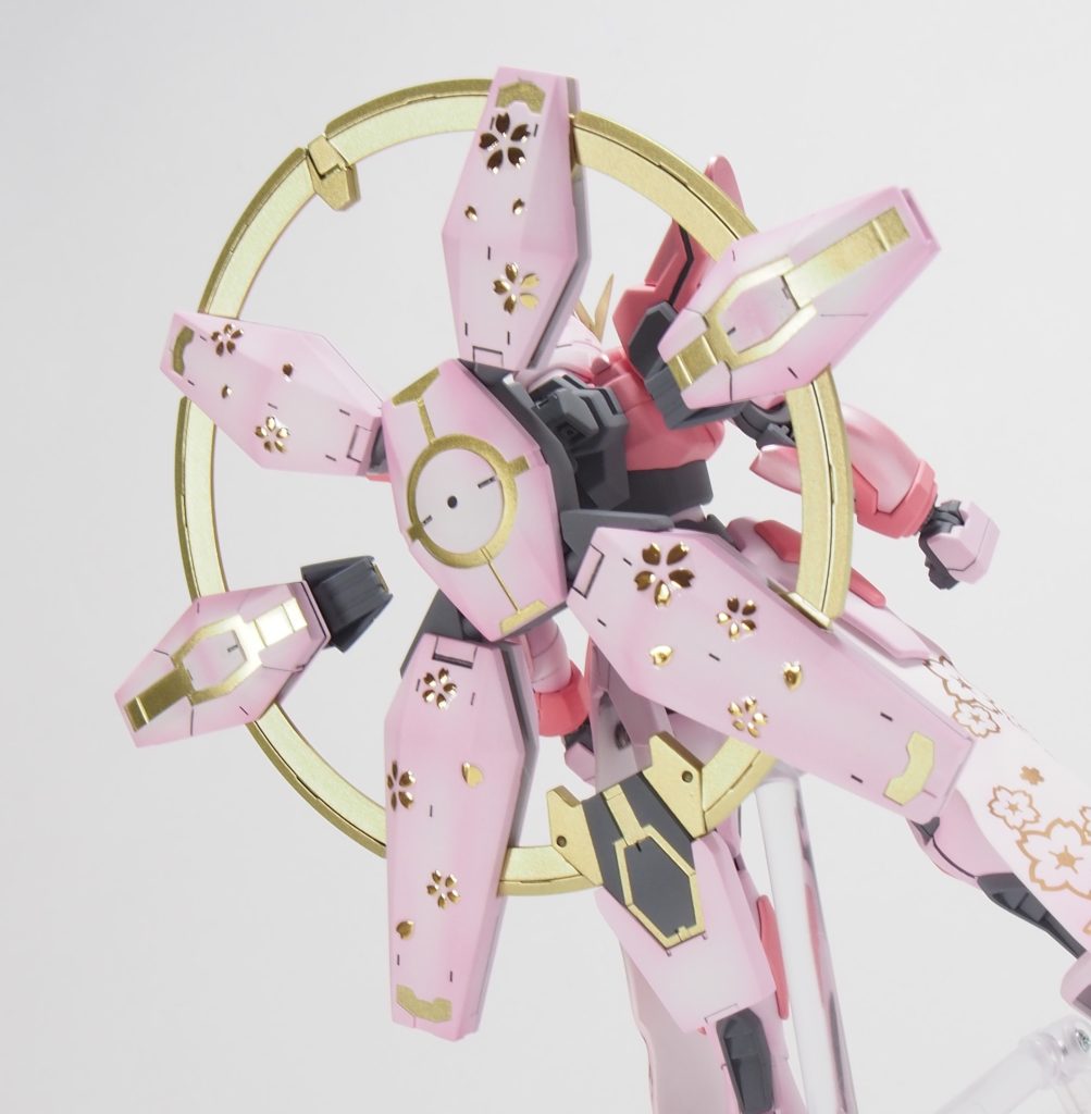 ネイルシールは立体的なシールなので、普段とはまた違った趣な仕上がりになって新鮮でした。