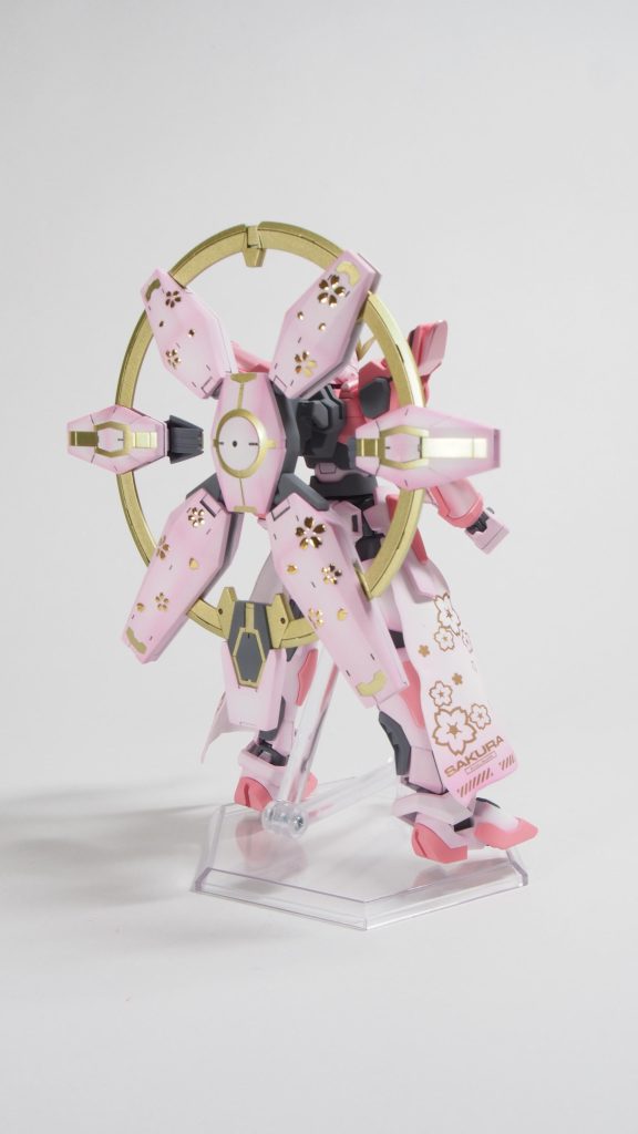 バックパックはネプテイトウェポンズを使用。高貴さ、神聖さを感じさせるために金色のカラーでメリハリをつけて見ました。