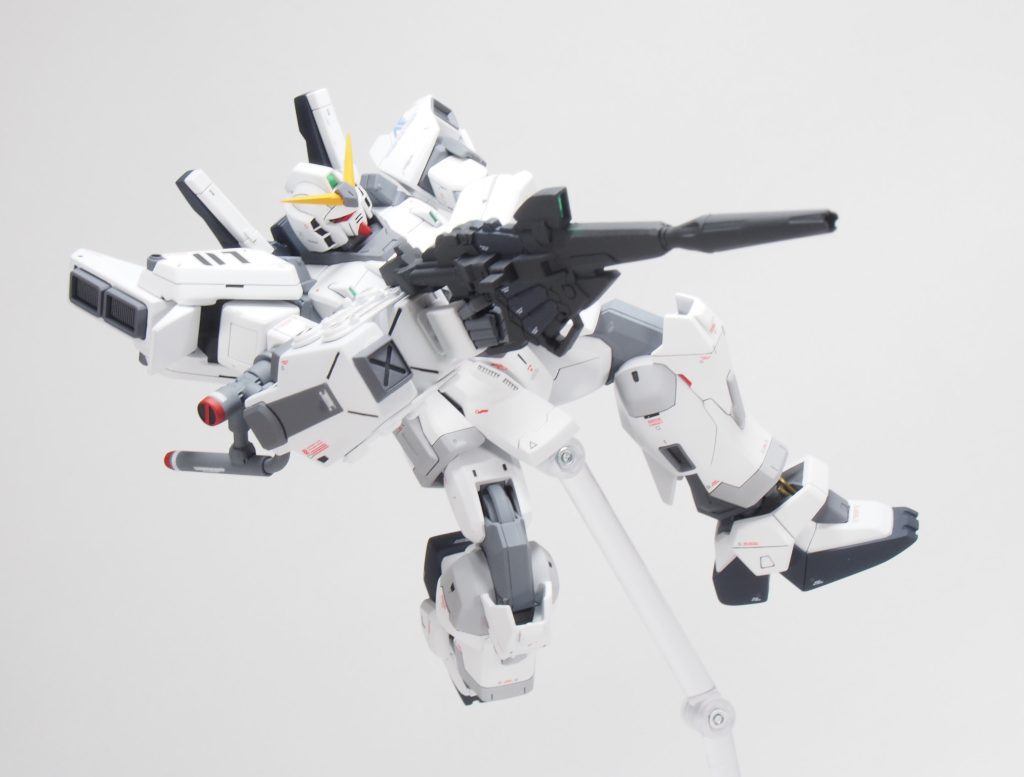 ガンダムNTで出てきたシルヴァ・バレト・サプレッサーの膝撃ち再現。