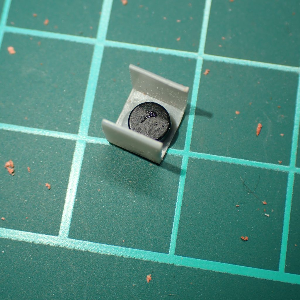 ネオジム磁石を接着