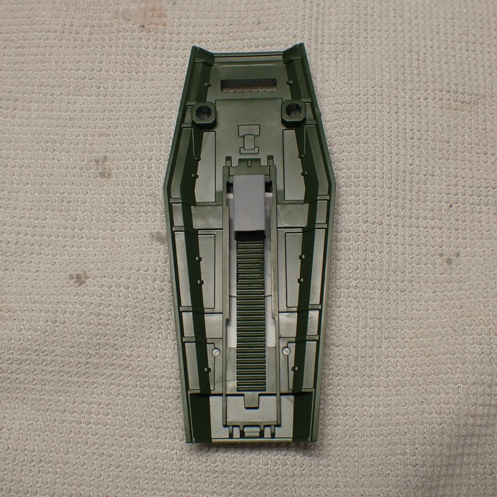 シールド側もグレーのプラ板の下にネオジム磁石を仕込んでます