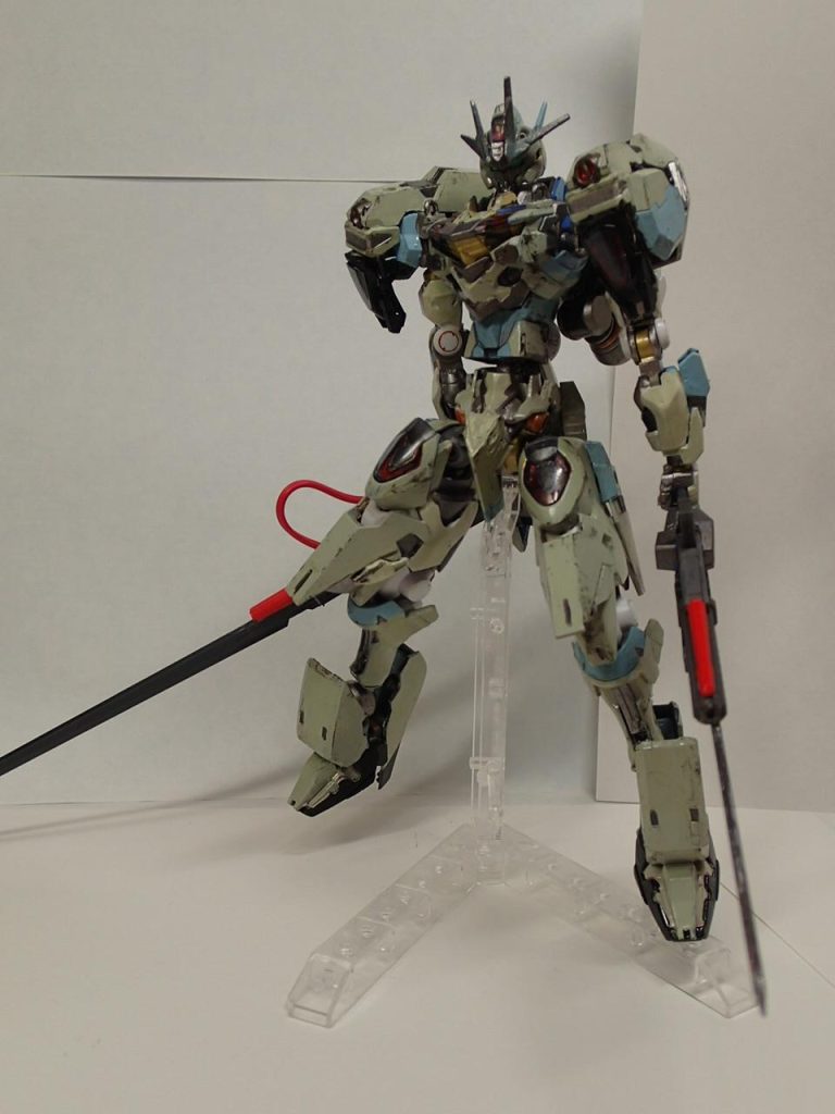 武器②対艦刀「犀利」Eパック式熱震刀「狡兎」機体各所に設けられたブースターにより高い機動性を持ち、高速で敵艦・敵機に近づき一刀両断する