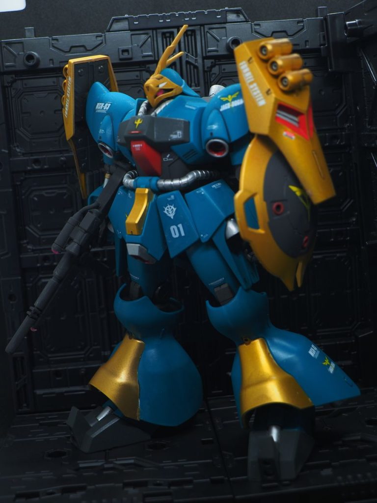 デカールの絶対量が足らず、クエス機にも使ってしまうとこれ以上は増やす事が出来ませんでした(zaku-kao9)