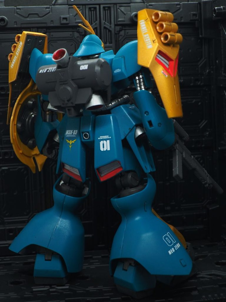 背中側なんて殆ど手付かずです(zaku-kao9)