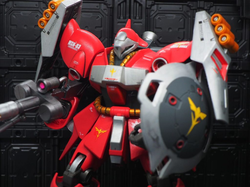 筆塗りなので、そのままなら意外とムラが目立たないジェラルミン塗装ですが、艶消しを吹くと思いっきりムラが目立ちます(zaku-kao4)