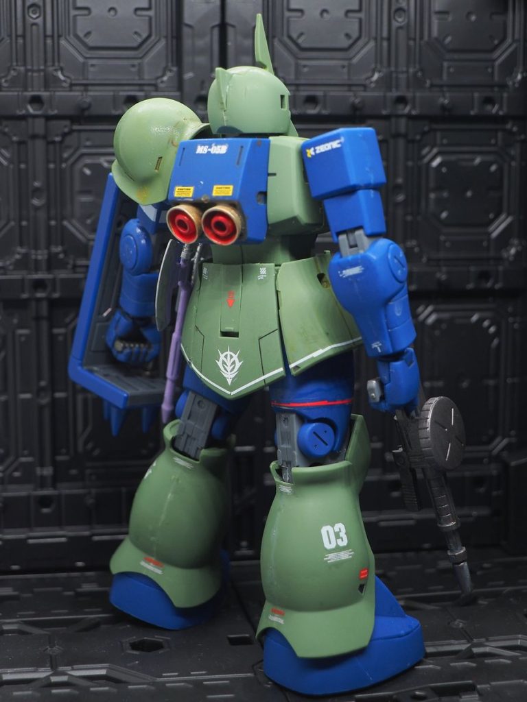 バーニアノズルは大型の物に交換しています(zaku-kao5)