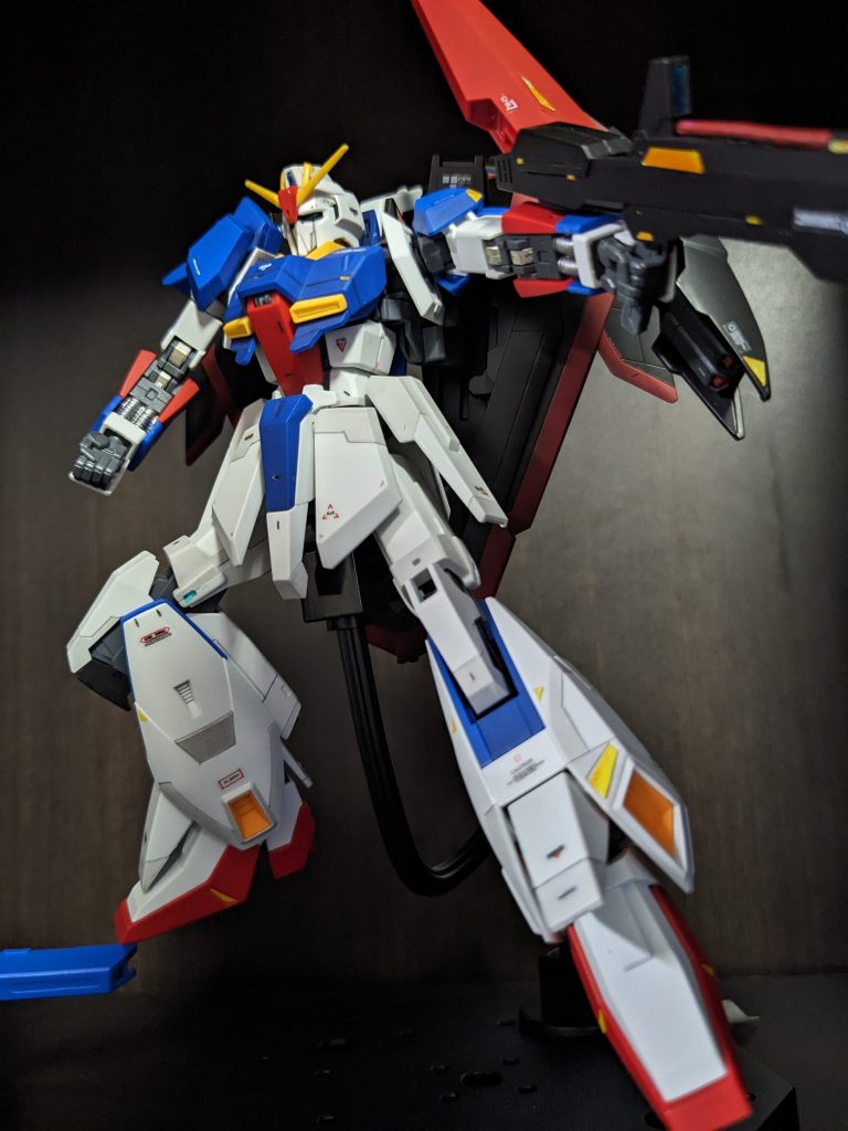 各所キラキラテープを貼ってますが、悪目立ちしないようにもっと貼りたい欲求を抑えながら、作業をしました。　光の当たり具合で、色が変わるのもいいです。