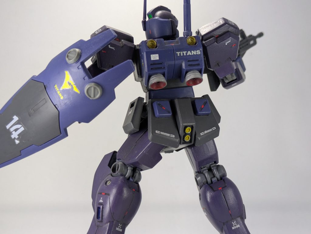 バーニアノズルもオーバースケールだったので、半分にカットしました。