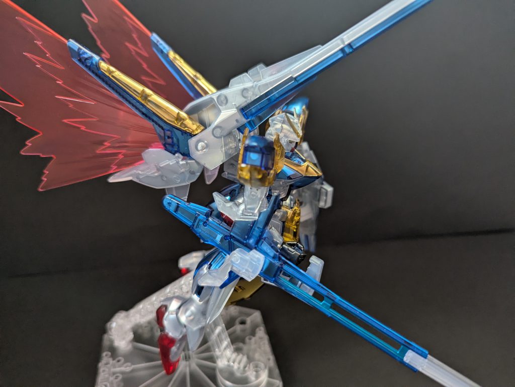 右側面よりスタンドは光の翼に付属していたものだと角度調整ができなかったので、別売りのものに変えてます。