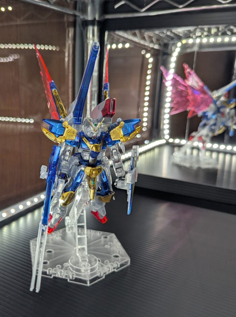 ディスプレイケースに入れて結局翼は赤で飾っています。 以上、V2アサルトバスタークリアカラー でした。御覧いただきありがとうございました!