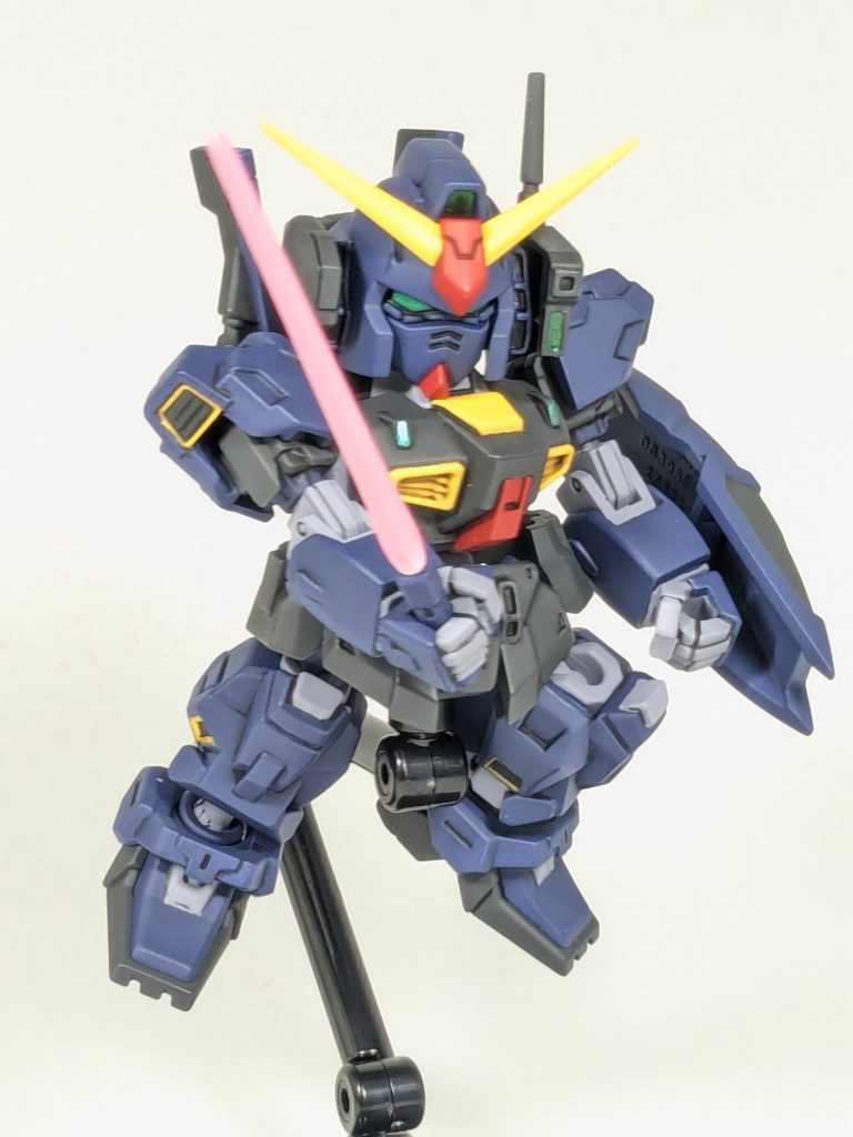 ビームサーベルはMk-Ⅱ用よりガンダム用の方が長かったので、基部で切り分け、1mm真鍮線で繋いでいます。