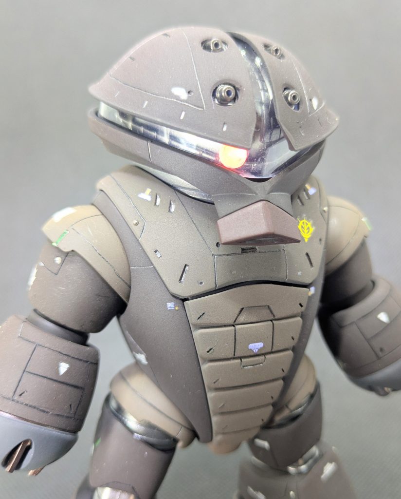 ウエストショット✨️胸部から腹部にかけて入れた両端のスリット状のディテールは、熱した精密ドライバーを当てて作製しました。