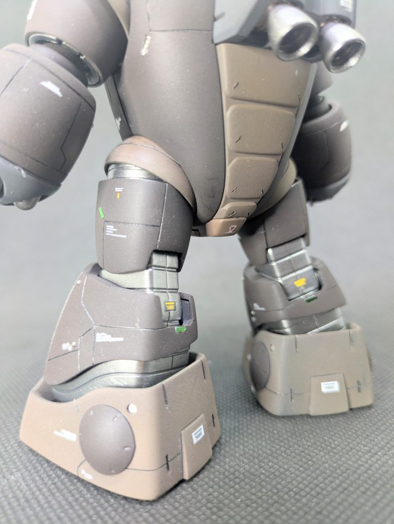 脚部も色々とあーでもない、こーでもないとディテールアップして密度感を高めました👍️あ、関節部の合わせ目だけはなぜか放置してますが😂