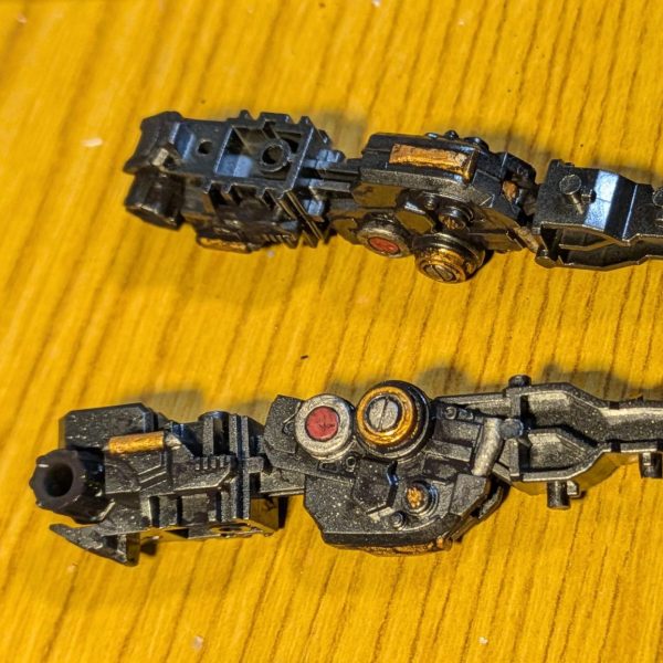 メカメカしたところはメタリック系のカラーでチマチマ塗り分けるのが楽しすぎます🤤これ共感してもらえる人多いのでは無いでしょうか😊🤔（1枚目）