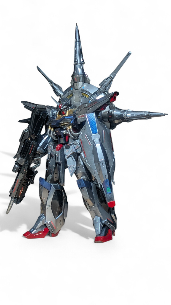 光の当たり方によっては明るい青銀に見えます。複合防盾シールドのセンサーは（D）のメタリックグリーンの筆ペンで。ツインアイはその上から蛍光クリアを乗せています。写真は特に編集はしていません。