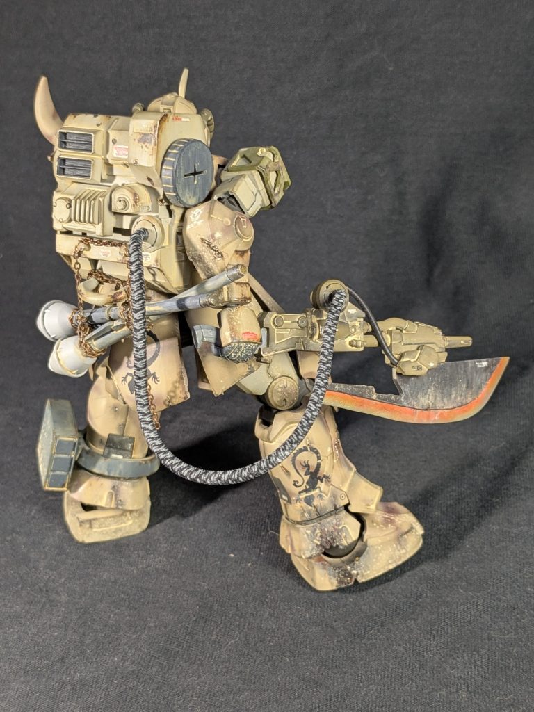 バックパックから繋がれている大斧はブーストにより瞬間的ではあるが尋常じゃない破壊力を持ちます