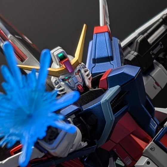 デスティニーガンダム