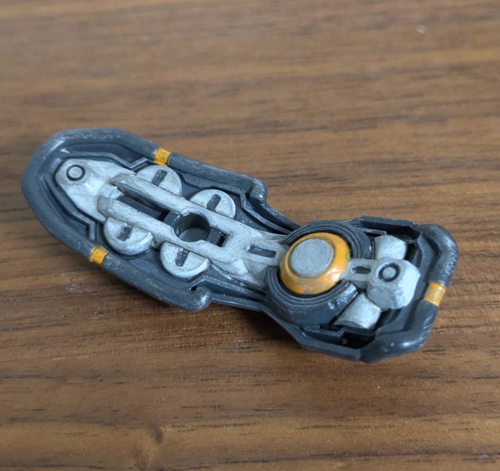 シールド裏側の塗装チャレンジ、筆オンリーだと私にはこれが限界です。汚したらごまかせるかなって思ったけれどだめだった。きたない。&nbsp;というわけで、もう無理じゃないかなこれってずっと逃げてたジークアクスさんを筆塗りで全塗装してみるの巻でした。他も素組だけしてるジークアクス関連キット色々あるので逃げずに完成させたいなあ。